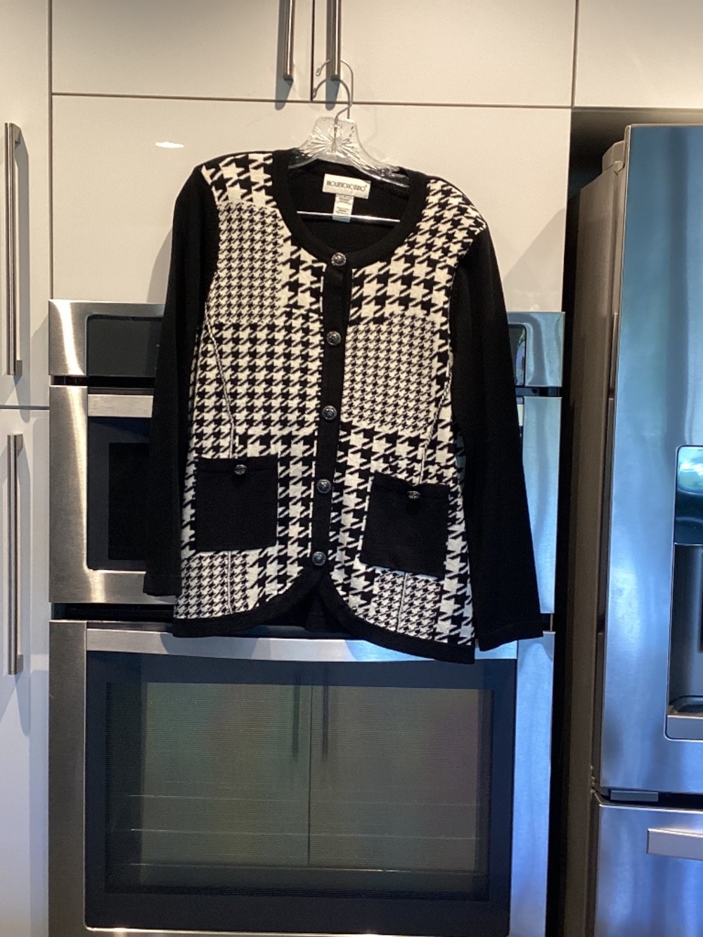 BROWNSTONE STUDIO. BLK / white sweater jacket new. STYLE IS HERE !M!